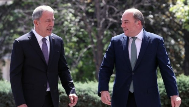 Hulusi Akar britaniyalı həmkarı ilə müzakirə apardı