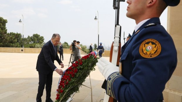 Lavrov Şəhidlər Xiyabanını ziyarət etdi - FOTO