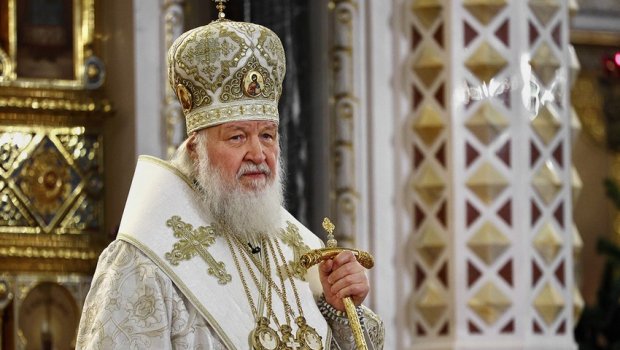 Rusiya patriarxı kilsə mərasimində yıxıldı – VİDEO  
