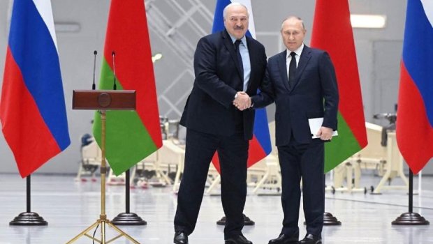 Putin Lukaşenko ilə müzakirələr aparır - Sankt-Peterburqda GÖRÜŞ - VİDEO