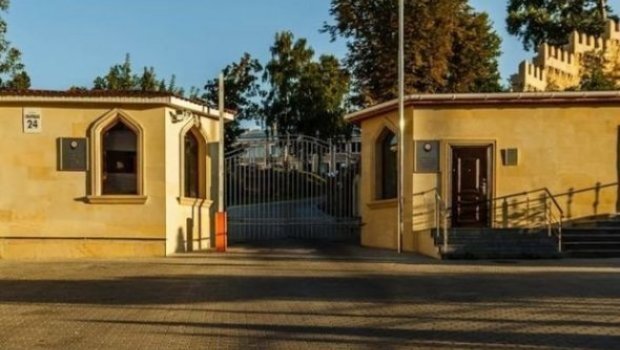 Rusiya raketinin NƏTİCƏSİ: Kiyevdəki səfirliyimizin divarlarında çatlar genişləndi
