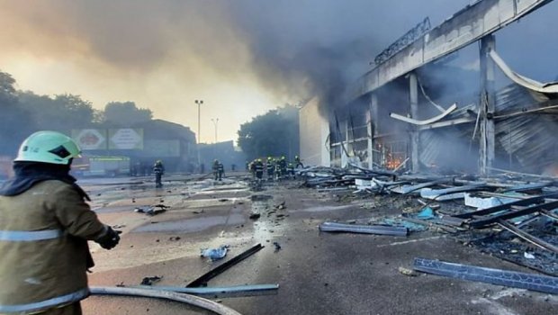 Kremençuka raket zərbəsi: 40 nəfər İTKİN DÜŞÜB – 14 ölü, 59 yaralı var 