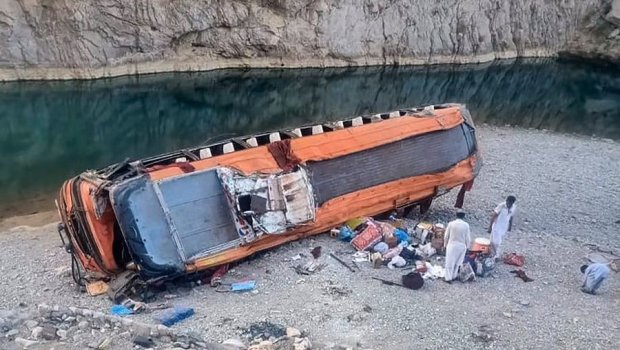 Pakistanda sərnişin avtobusu qəzaya uğradı – 19 ölü, 12 yaralı var