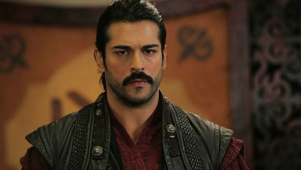 Burak Özçivit 303 manat cərimə edildi - MƏHKƏMƏ QƏRARI