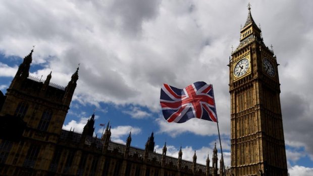 Britaniya Nazirlər Kabinetinin daha bir üzvü istefa verdi