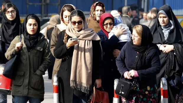 İranda qadınlara növbəti QADAĞA - “Dikdaban ayaqqabı geyinməyin”