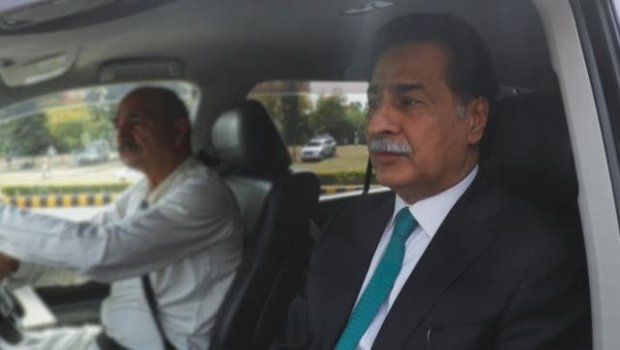 Pakistanın İqtisadiyyat naziri İSTEFA VERDİ