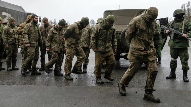 Ukrayna əsirlikdəki 5 rus hərbçini geri qaytardı