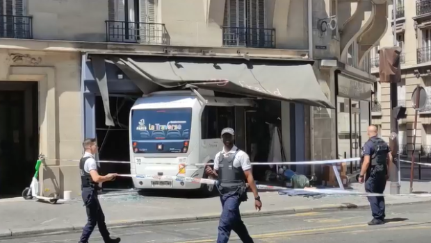 Parisda avtobus mağazaya çırpıldı - 7 YARALI VAR/VİDEO