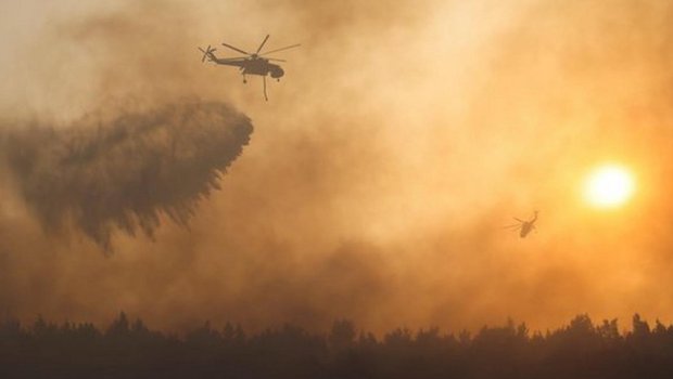 Yunanıstanda yanğınsöndürən helikopter qəzaya uğradı