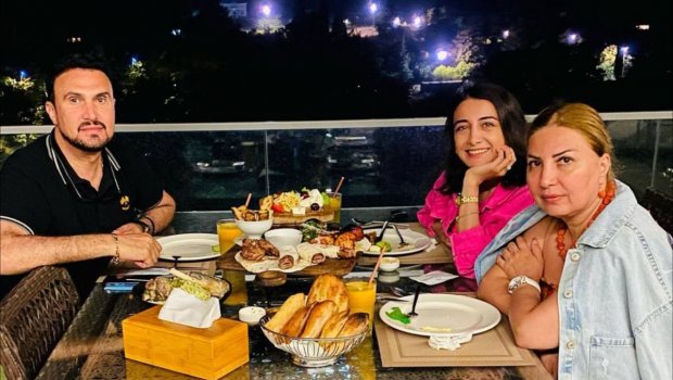Nadir xanımı və gəlini ilə FOTO paylaşıb 