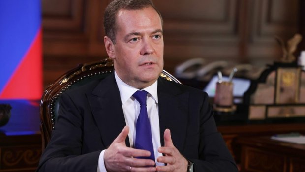 Medvedev Rusiyanın 11 “günahı”nı sadaladı