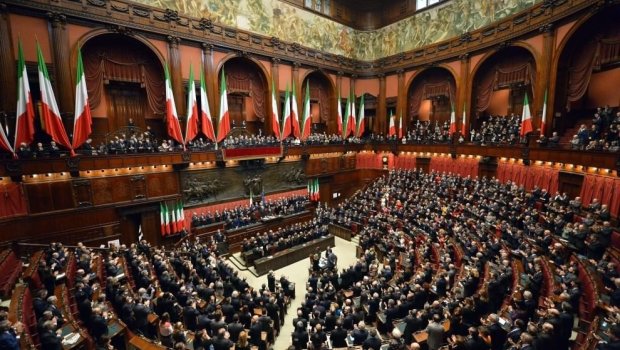Prezident parlamenti buraxdı - İtaliyada hökumət BÖHRANI