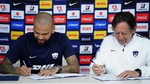 “Barselona”dan ayrılan Dani Alveş Meksika klubu ilə müqavilə imzaladı