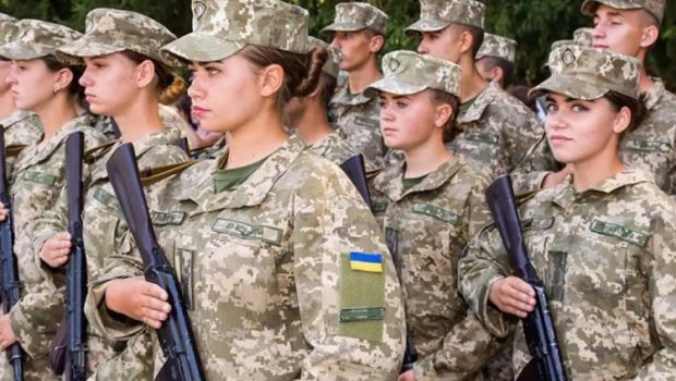 Ukrayna ordusunda xidmət edən qadınların sayı açıqlandı
