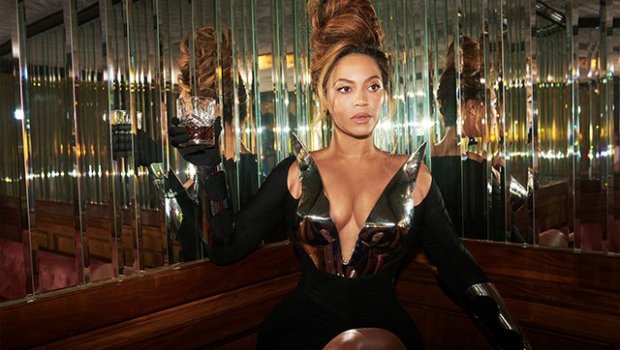 Pop diva lüks markalara büründü - FOTO 