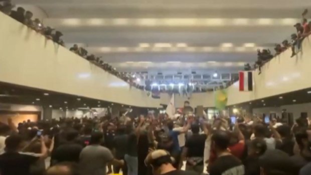 İraqda etiraz aksiyası şiddətləndi - 1 ölü, 125 yaralı - VİDEO