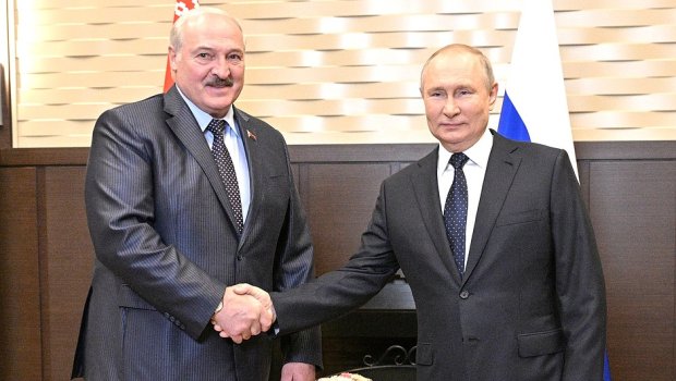 “Putin Lukaşenkoya təzyiqini gücləndirir” - Britaniya kəşfiyyatı