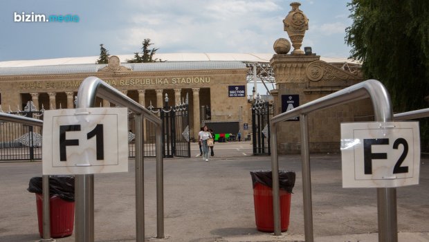 “Qarabağ”ın oyununa biletləri yenə alverçilər satır - FOTOFAKT