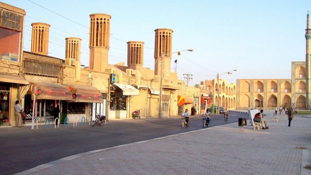 İt qadağasından sonra iranlı xanım küçəyə keçi ilə çıxdı – VİDEO