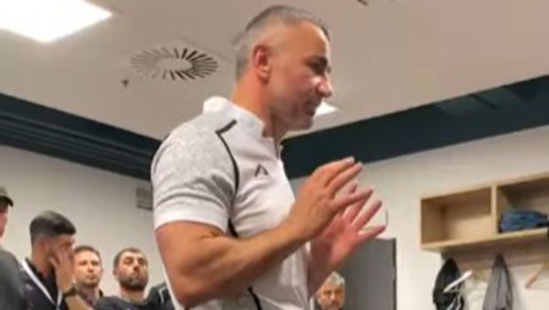 Qurban Qurbanov futbolçuları belə təbrik etdi - VİDEO