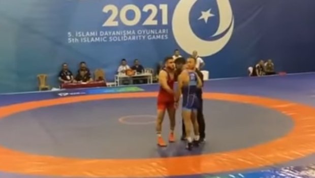 Güləşçimizlə iranlı rəqibi arasında DAVA DÜŞDÜ - VİDEO