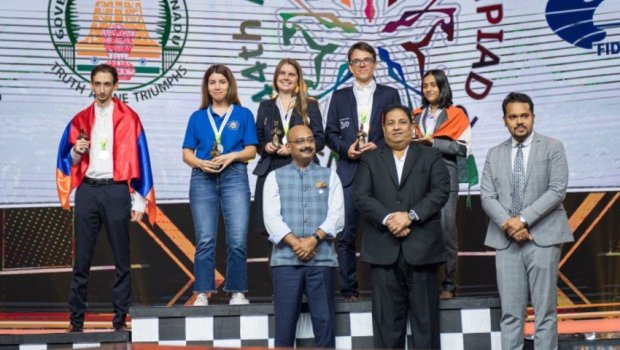 Azərbaycanın iki şahmatçısı Olimpiadada mükafatlandırıldı