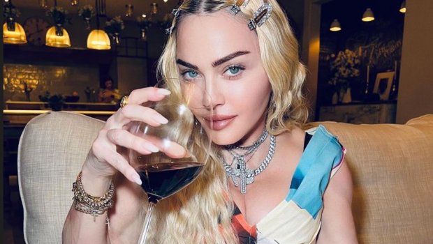Madonna 22 yaşlı model oğlunu üzə çıxartdı - FOTO