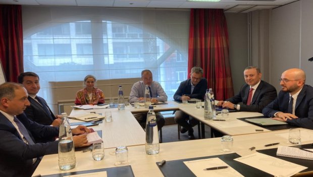 Hikmət Hacıyev Ermənistan Təhlükəsizlik Şurasının katibi ilə GÖRÜŞDÜ