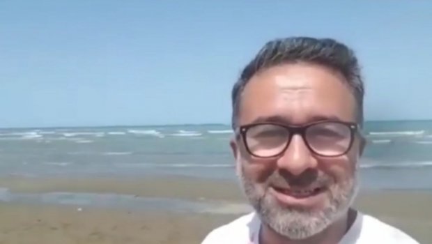 Tahir İmanov Nardaran çimərliyində “viktorina” keçirdi - VİDEO