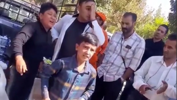 İranda polis meyvə satan uşaqlara atəş açdı – VİDEO  