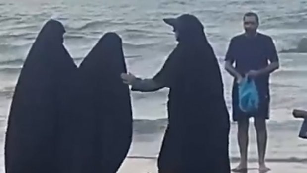 İranda polis hicab yoxlamaq üçün çimərliklərə ÜZ TUTDU – VİDEO  