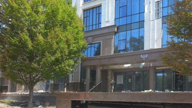 Ukrayna ordusu “Donetsk administrasiyası”nın binasına zərbə endirdi – VİDEO