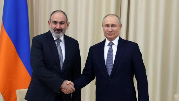 Paşinyan Putinlə Qarabağ ətrafındakı vəziyyəti müzakirə etdi