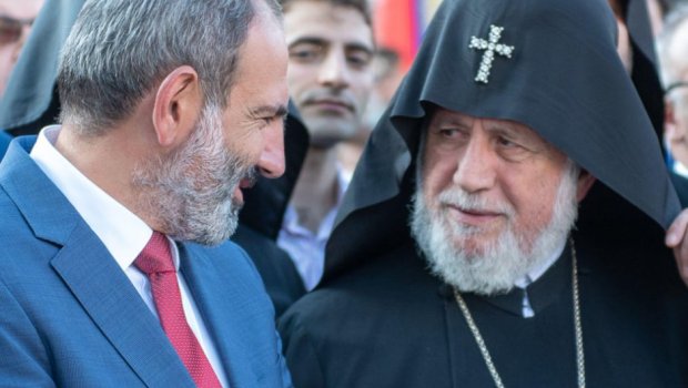 Ermənistanda kilsə-dövlət MÜHARİBƏSİ - Paşinyan II Qaragenin yerinə öz adamını hazırlayır