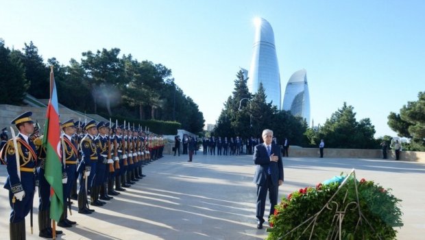 Qazaxıstan Prezidenti Şəhidlər xiyabanını ziyarət etdi - FOTO