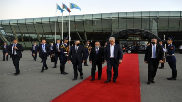 Qazaxıstan Prezidentinin rəsmi səfəri başa çatdı - FOTO