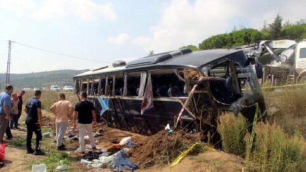 Turistləri daşıyan avtobus su kanalına aşdı - 1 ölü, 54 yaralı var - VİDEO