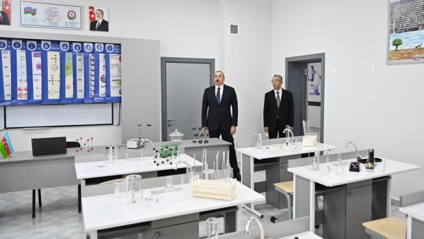 Prezident Bakıda yeni inşa edilmiş məktəb kompleksində yaradılmış şəraitlə tanış olub - VİDEO
