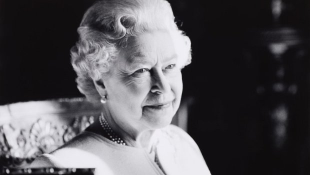 Britaniyada kraliçanın vəfatına görə pul və markalar dəyişdiriləcək