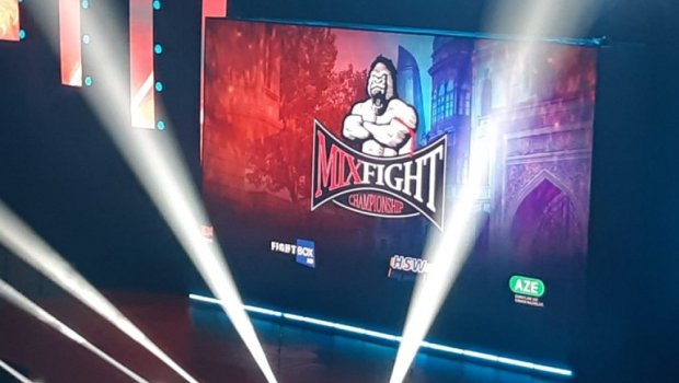 Kikboksçumuz Zabit Səmədovun vida döyüş gecəsində QALİB GƏLDİ