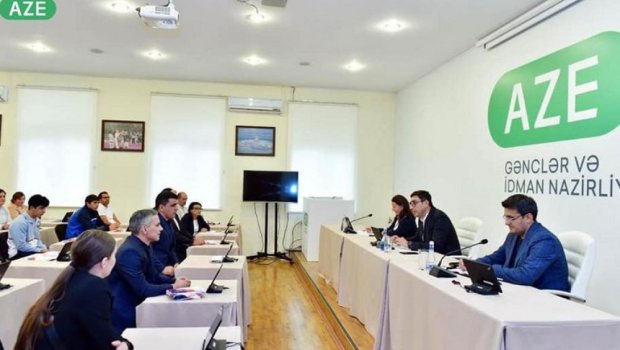 Nazir beynəlxalq yarışlarda uğur qazanan idmançılarla görüşdü