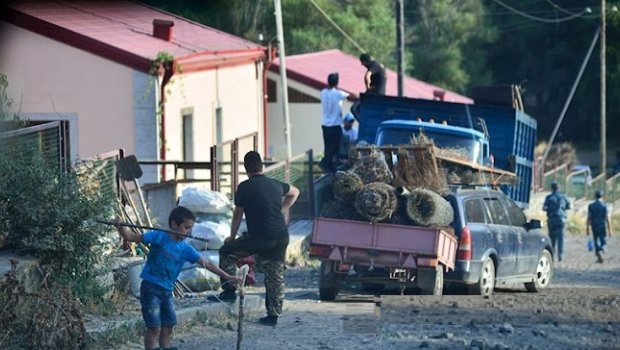 Laçından köçən 14 erməni ailəsinə İrəvanda pul verildi