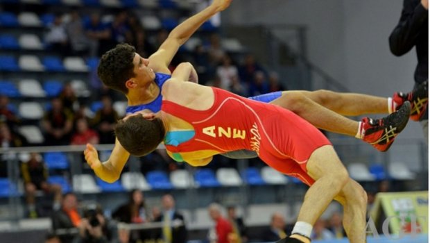 Üç güləşçimiz Dünya çempionatında mübarizəyə başlayır