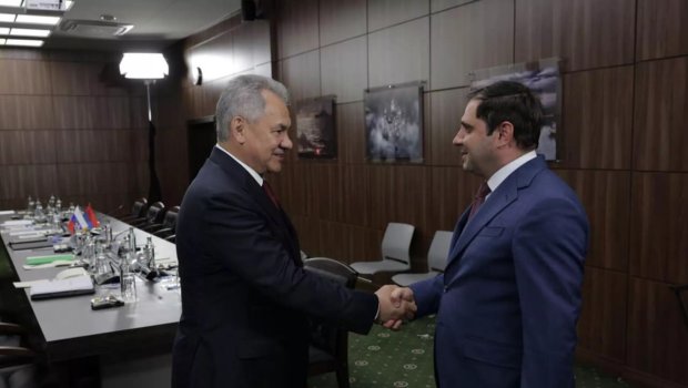 Ermənistan və Rusiya müdafiə nazirləri sərhəddəki vəziyyəti müzakirə etdi