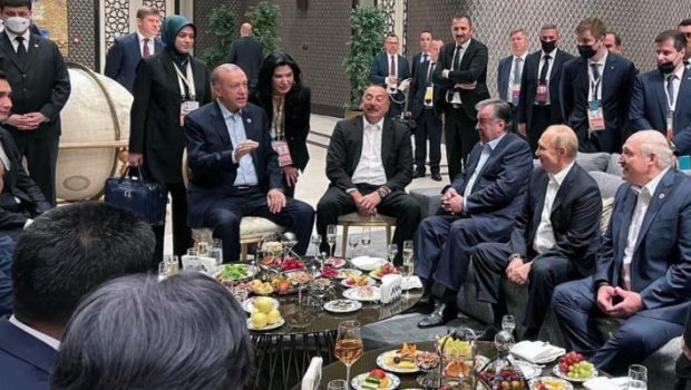 Səmərqənddə prezidentlərin SƏMİMİ FOTOSU