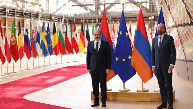 Paşinyan Şarl Mişellə sərhəddəki vəziyyəti müzakirə EDİB