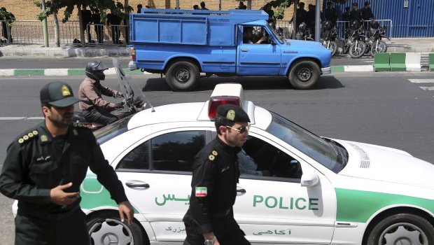 İran polisi etirazçılara atəş açdı - 15 YARALI VAR / FOTO