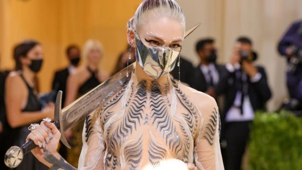 İlon Maskın keçmiş sevgilisi plastik əməliyyatla özünü bu hala saldı – FOTO