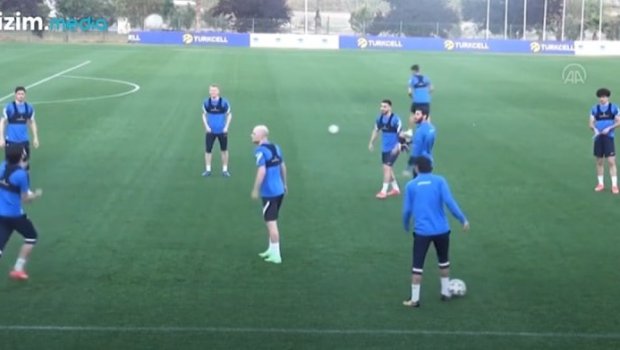 Azərbaycan millisi Qazaxıstanla oyuna necə və nə üçün çıxır? - VİDEO